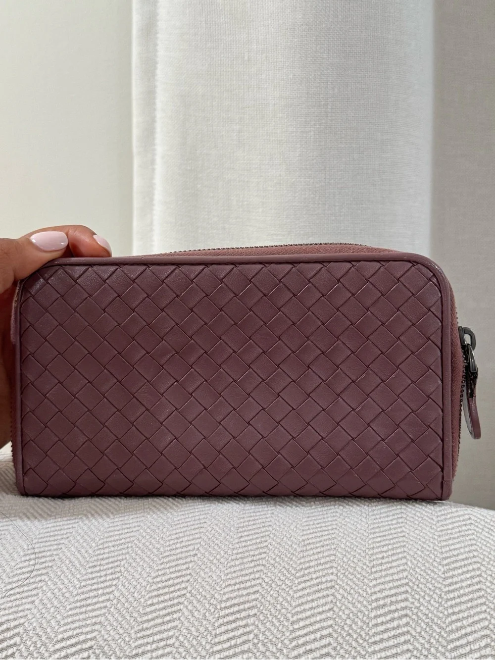 Bottega Veneta Leather Zip Wallet - Mauve